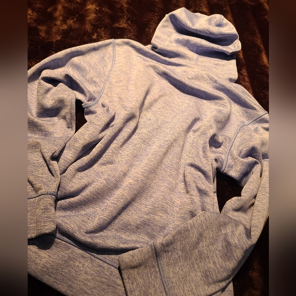 Under Armor Hooded Pullover Size L in excellent condition - Picture 5 of 6